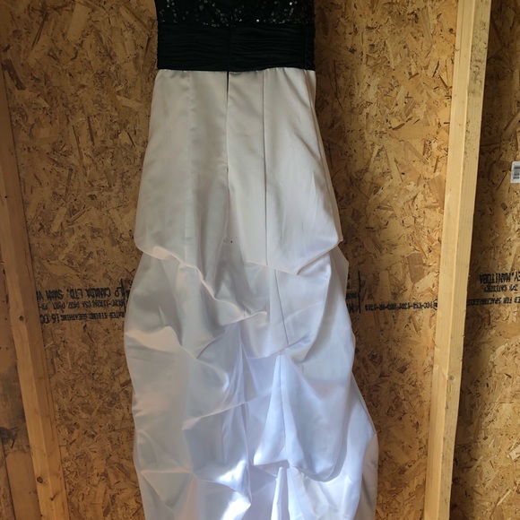 Formal dress - Picture 4 of 4